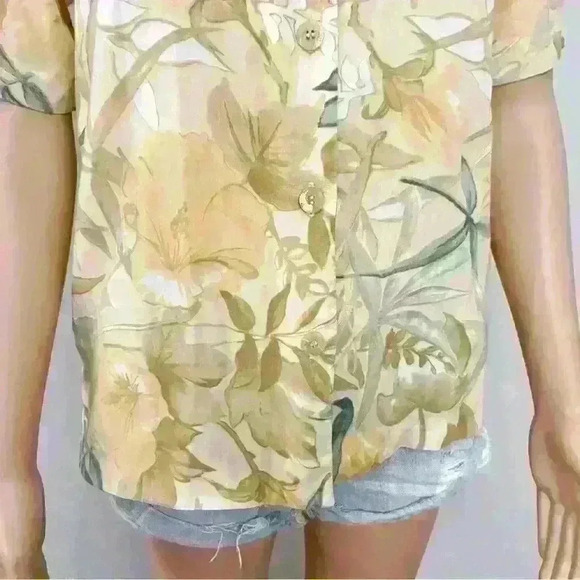 Vintage Tropical Pattern Hawaiian floral short sleeves button down blouse shirt. - Picture 3 of 9